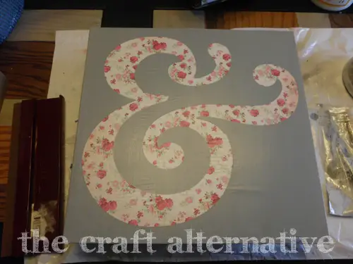 How to Make a Wood Sign with a Paper Background remove vinyl to reveal paper design