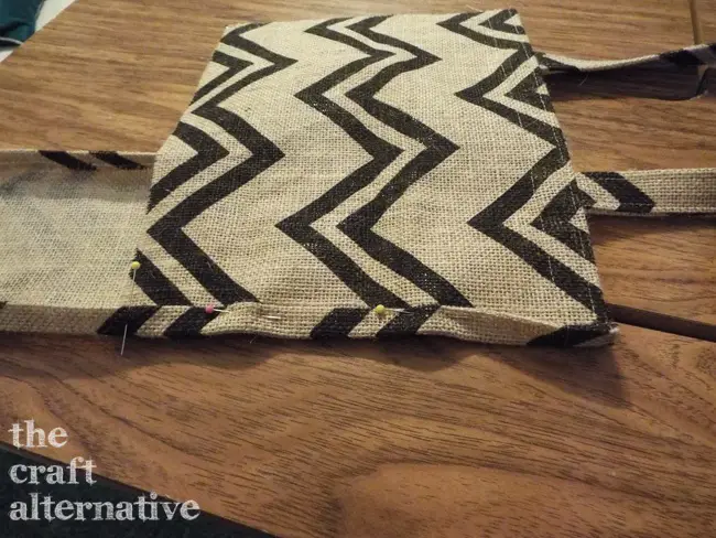 How to Make a Lined Burlap Lunch Bag_Gusset Pin