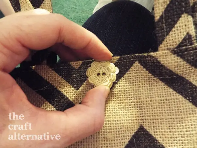How to Make a Lined Burlap Lunch Bag_Button