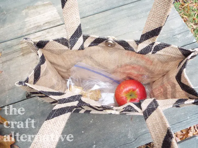 How to Make a Lined Burlap Lunch Bag_Inside