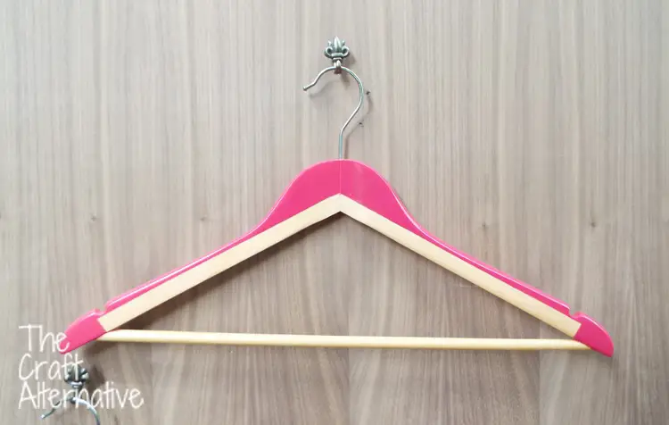 Adding Paint to Wooden Hangers_Pink