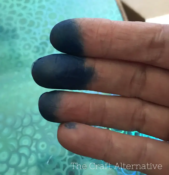 tips-dyeing-leather-fingers