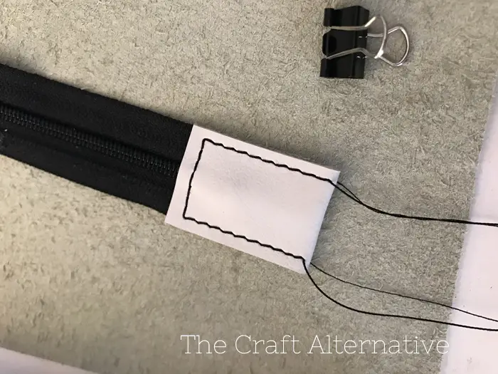 easy-sew-diy-leather-pouch-zipper-tab