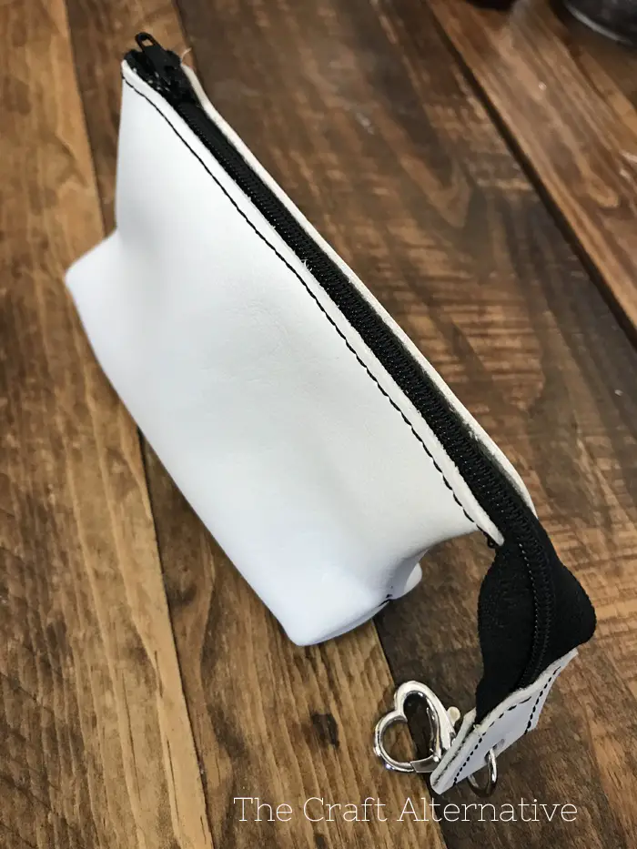 easy-sew-diy-leather-pouch-keychain